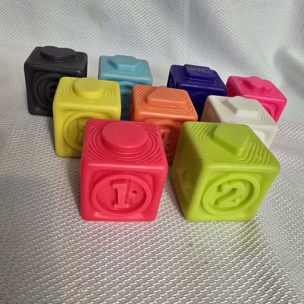 🚨3/30% OFF🚨 Set Of 9 Silicone Blocks W/ Numbers, Shapes, Animals